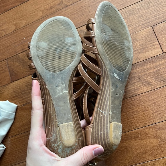 Le chateau sandles - Picture 3 of 3